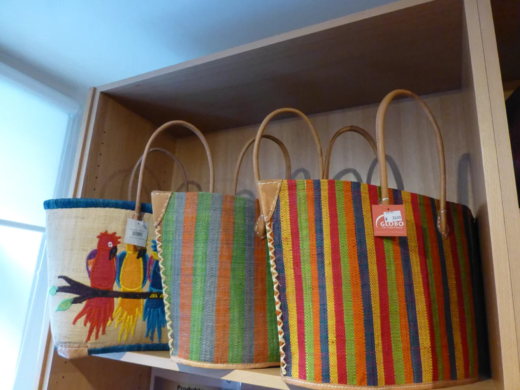 eine-welt-laden-19 Taschen, Körbe und Börsen
